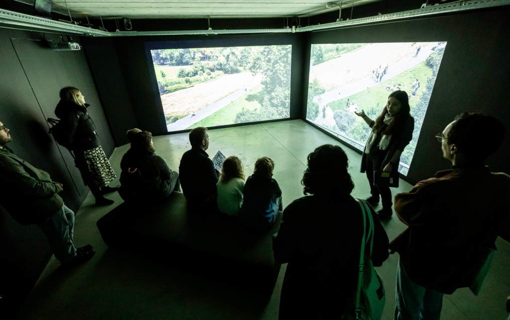Guided Tours of Exhibitions at gnration